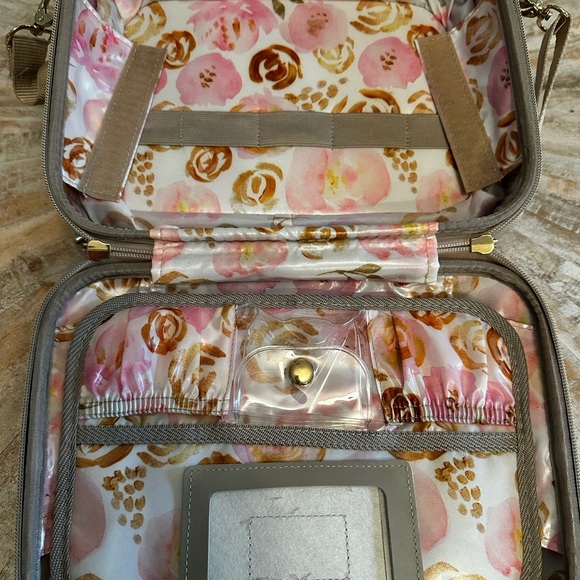 Triforce Savoir Collection Makeup Diamond Travel Beauty Case Dillard's QVC Gold - Picture 8 of 15